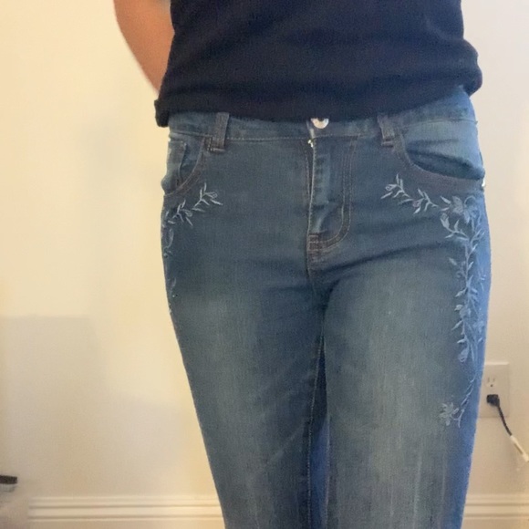 Guess Low-rise embroidered Y2K jeans - Picture 8 of 8